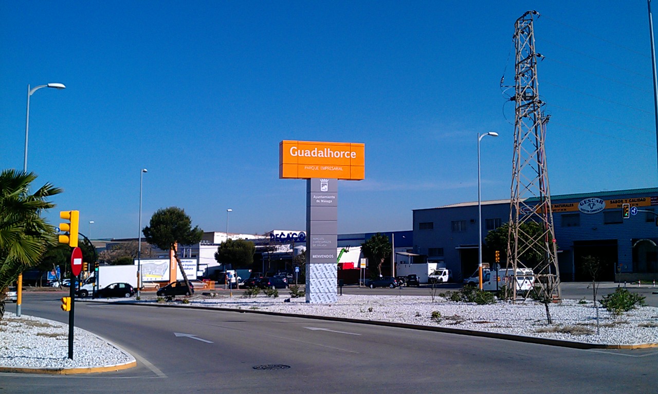 El reto diario de 43.000 trabajadores de los polígonos de Málaga: “Más que a Granada o a Sevilla»